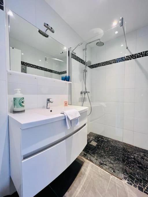 Le Pinede - Apt 4 Prs- Parking - Clim - 500M Plages Antibes Eksteriør bilde